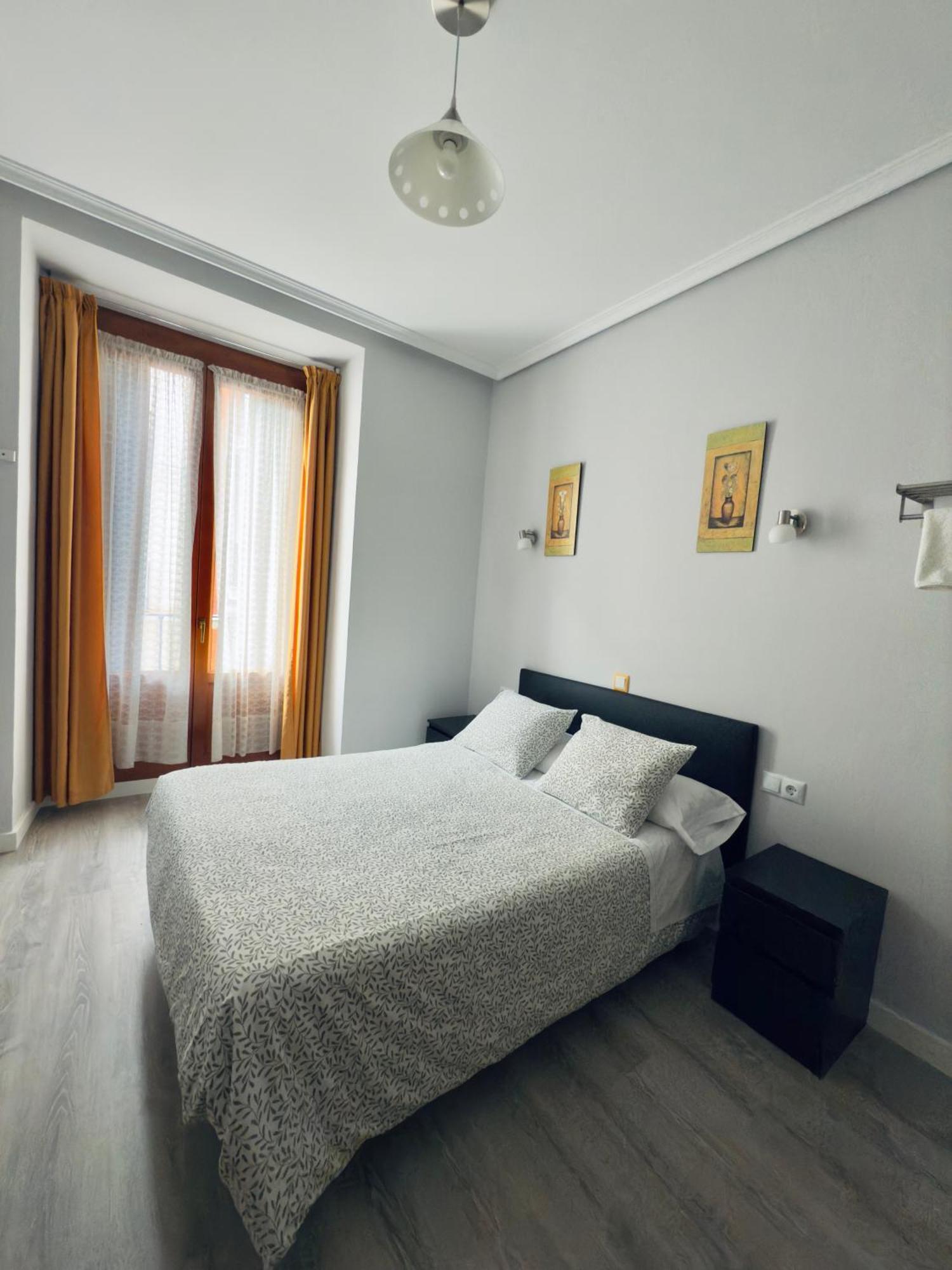 Hostal Conde De Alba Madrid Exterior photo